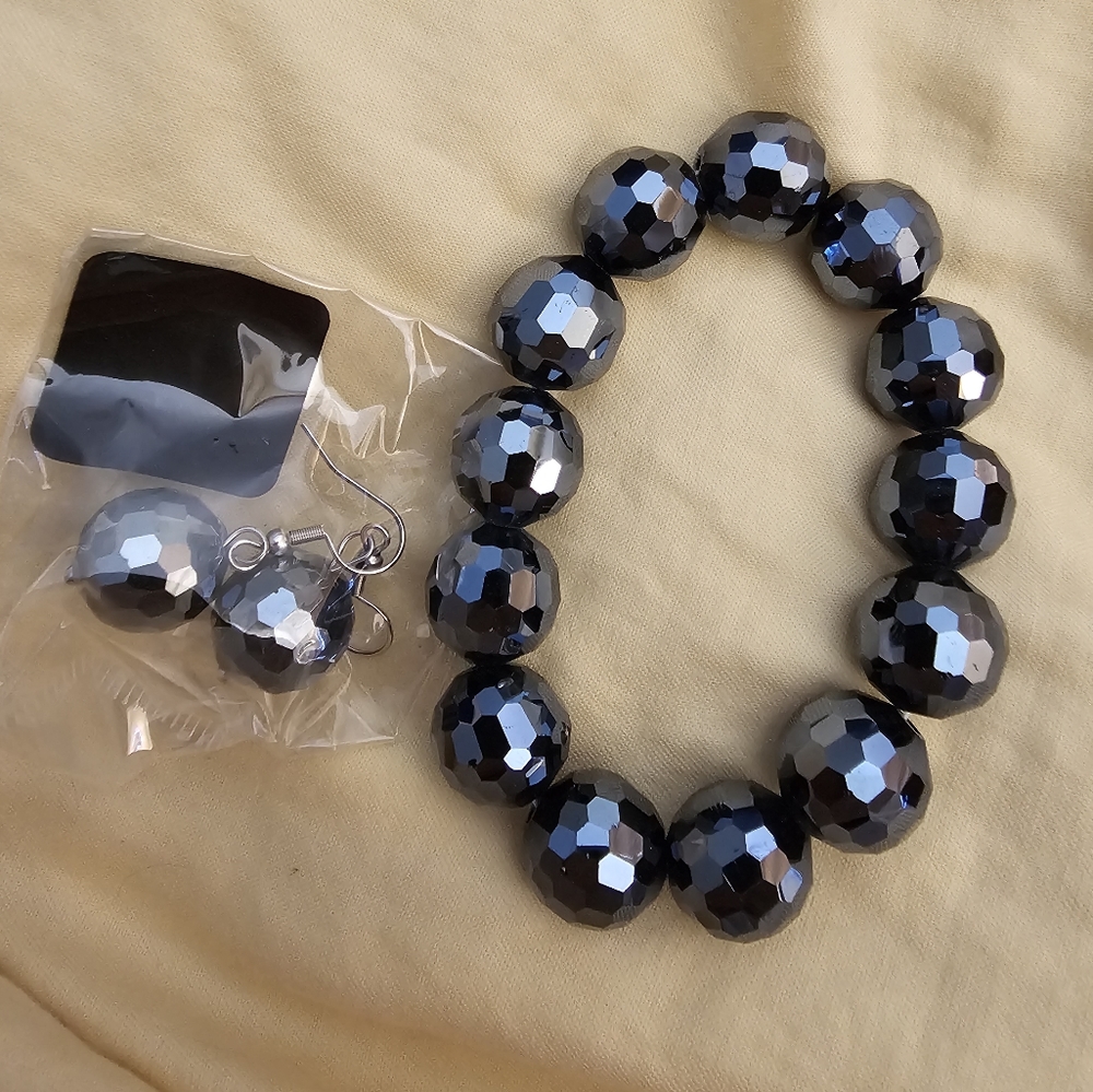 Hematite Color Glass Stretch Bracelet & Earrings set, NWT